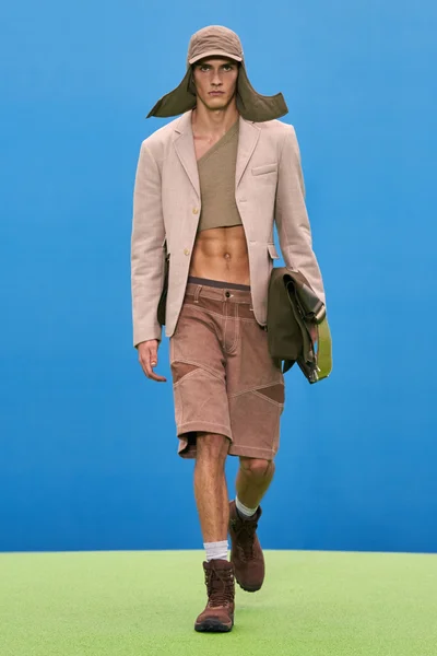 Look 3